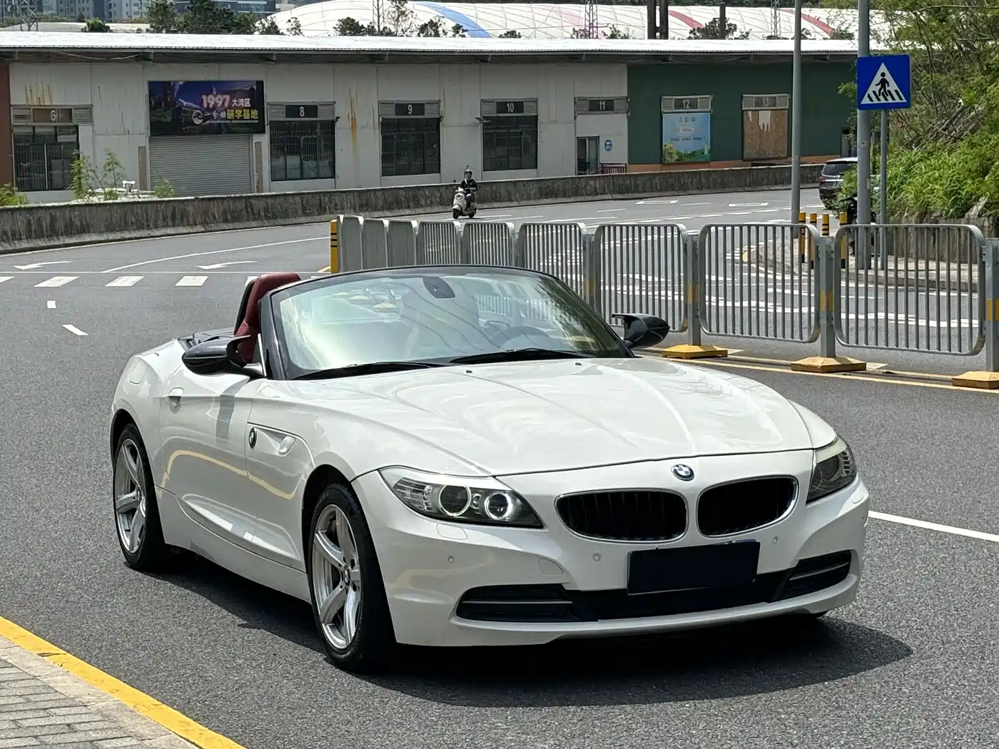 BMW Z4 2012 sDrive20i Leading фото 25
