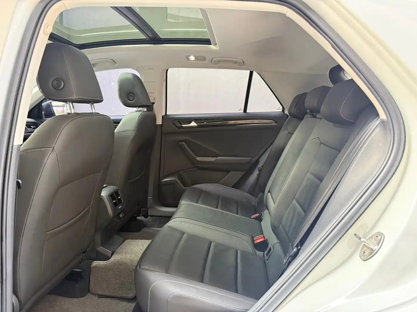 Volkswagen T-Roc, миниатюра 10