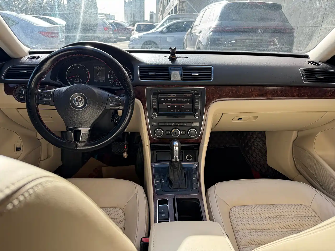 Volkswagen Passat 2011 1.8TSI DSG Royal Edition фото 3