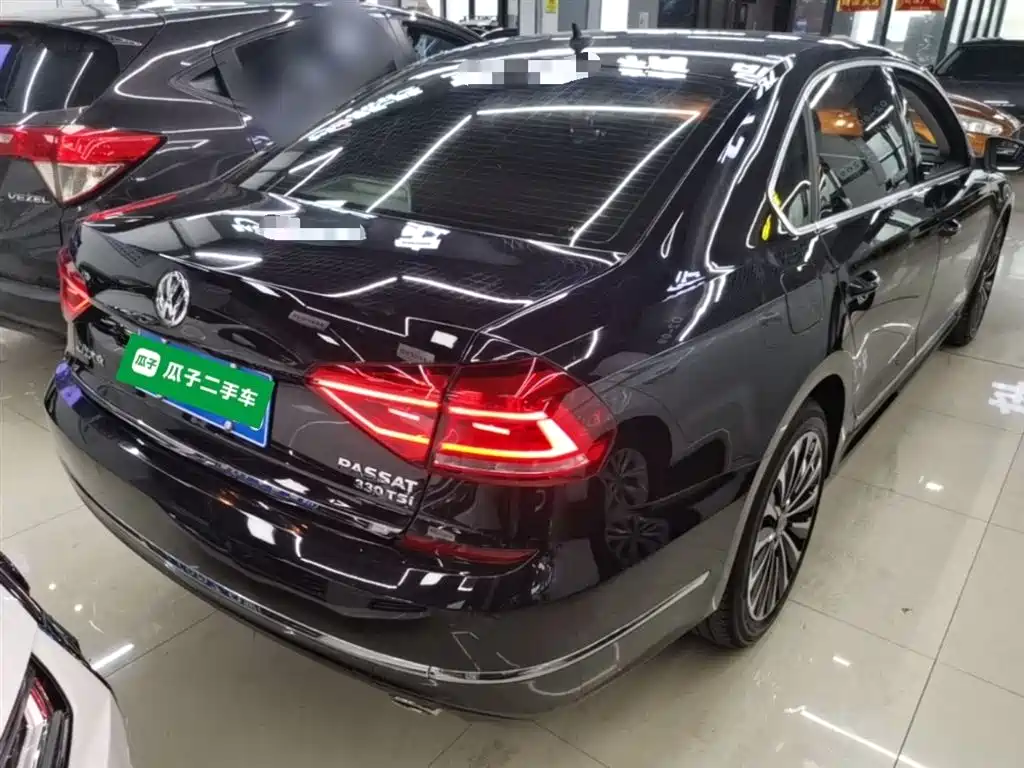 Volkswagen Passat 2016 330TSI DSG Executive Edition фото 7