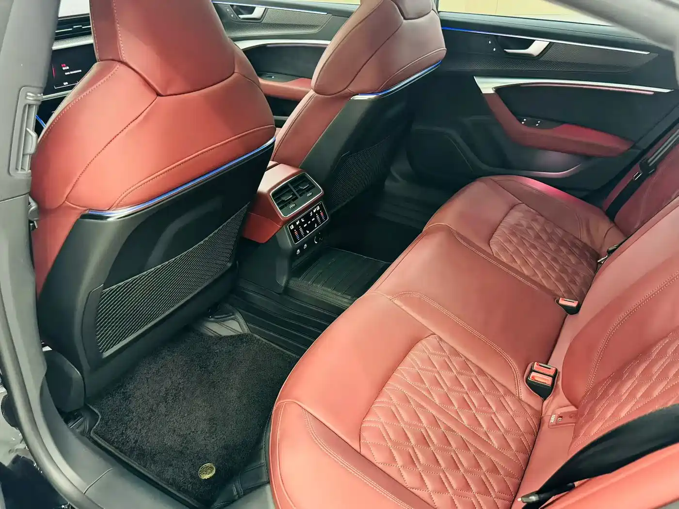Audi A7L 2023 45 TFSI quattro S-line Black Warrior Edition фото 5