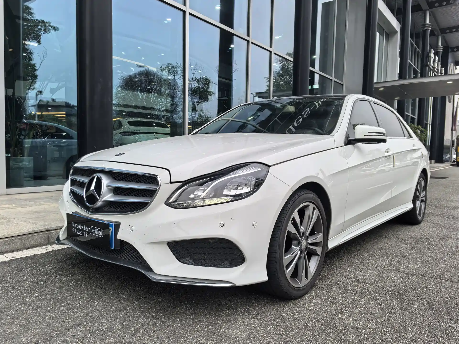 Фото 1 - Mercedes-Benz E-Class