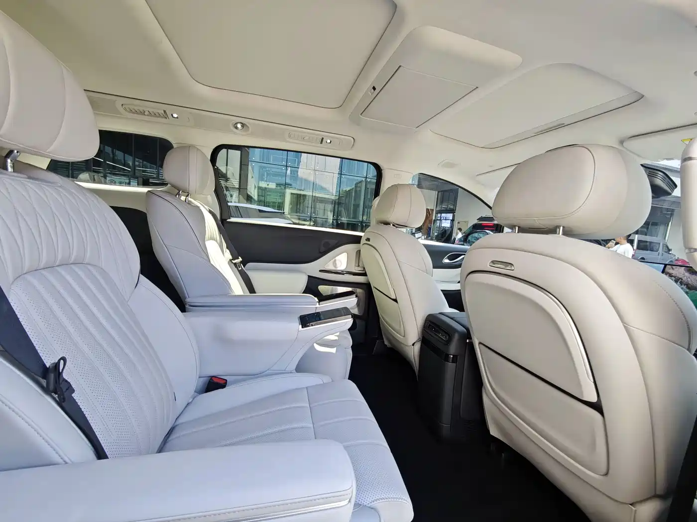 Voyah Auto Voyah Dreamer 2025 PHEV AWD Flagship Kunpeng Edition фото 27