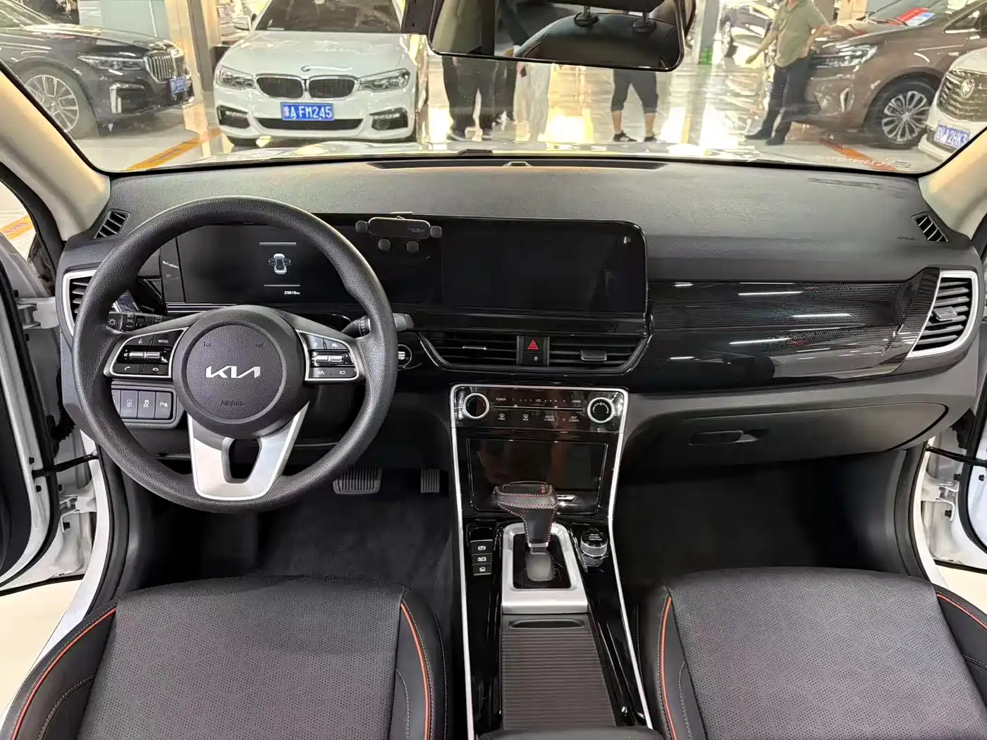 Kia Seltos 2023 1.5L CVT Luxury Edition фото 9