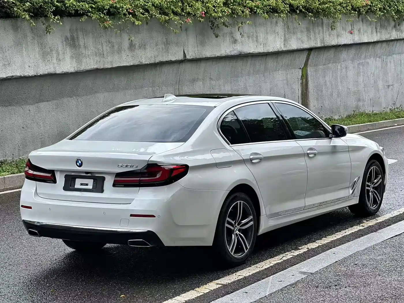 BMW 5 Series 2023 530Li Leading Luxury Package фото 5
