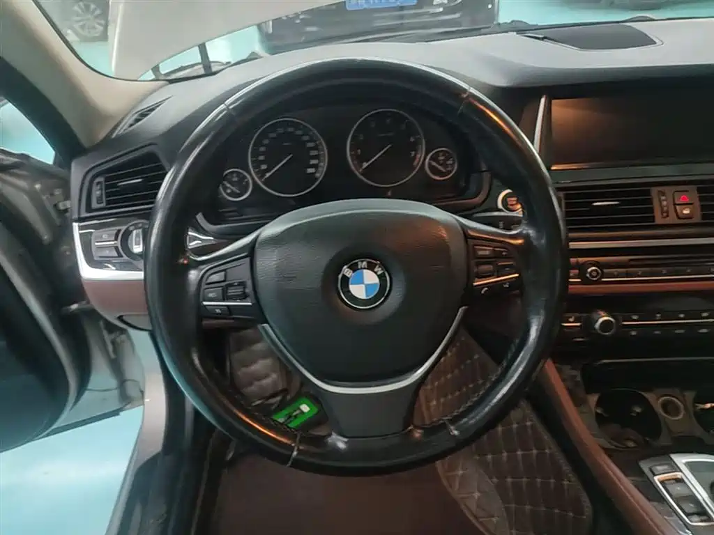BMW 5 Series 2017 525Li Leading Edition фото 11