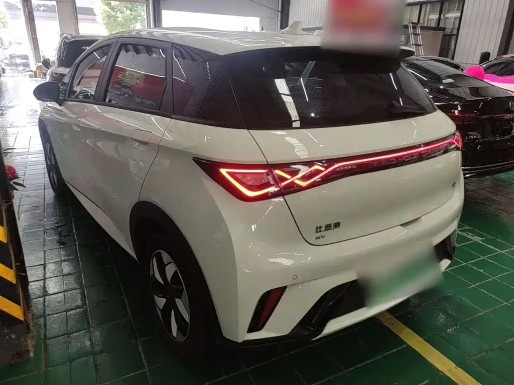 BYD Dolphin 2024 Glory Edition 420km Fashion Edition фото 5