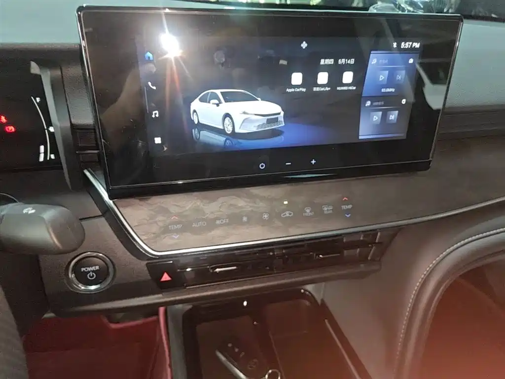 Toyota Camry 2024 Hybrid 2.0HE Elite Edition фото 13
