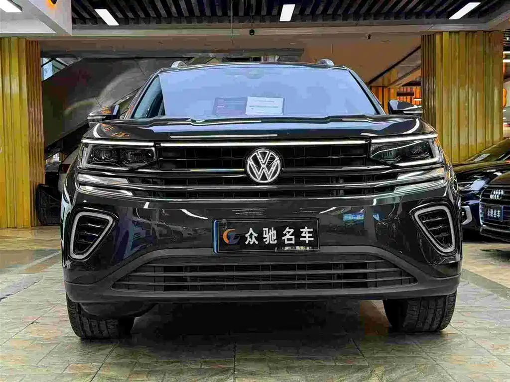 Volkswagen Talagon 2023 330TSI Luxury Touring Edition фото 2