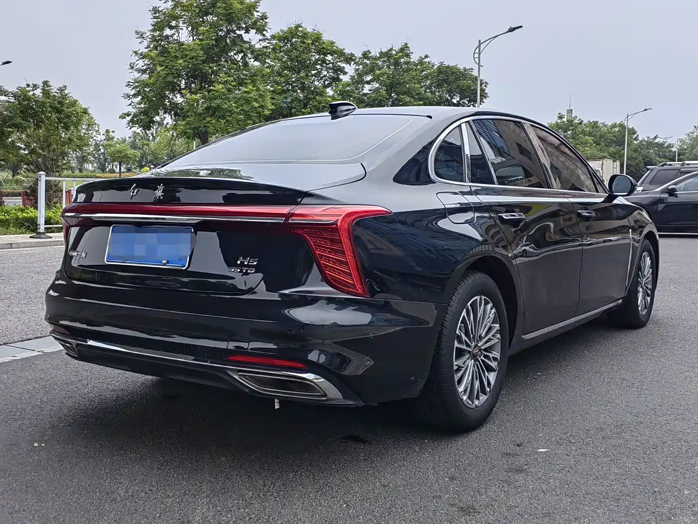 Hongqi H5 2024 1.5T DCT Smart Connect Flag Joy Edition фото 5