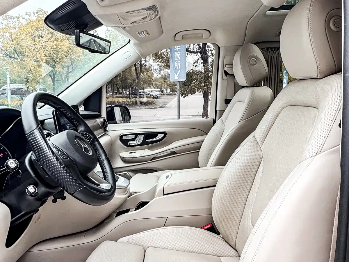 Mercedes-Benz V-Class 2022 V 260 L Long Wheelbase Luxury Edition фото 4