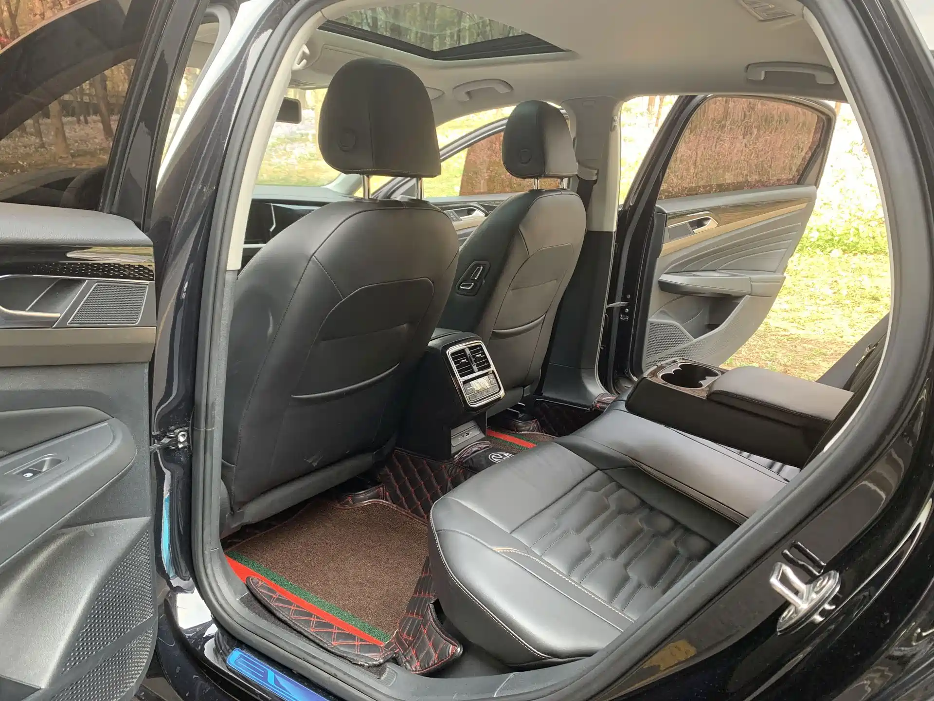 Фото 8 - Volkswagen Passat