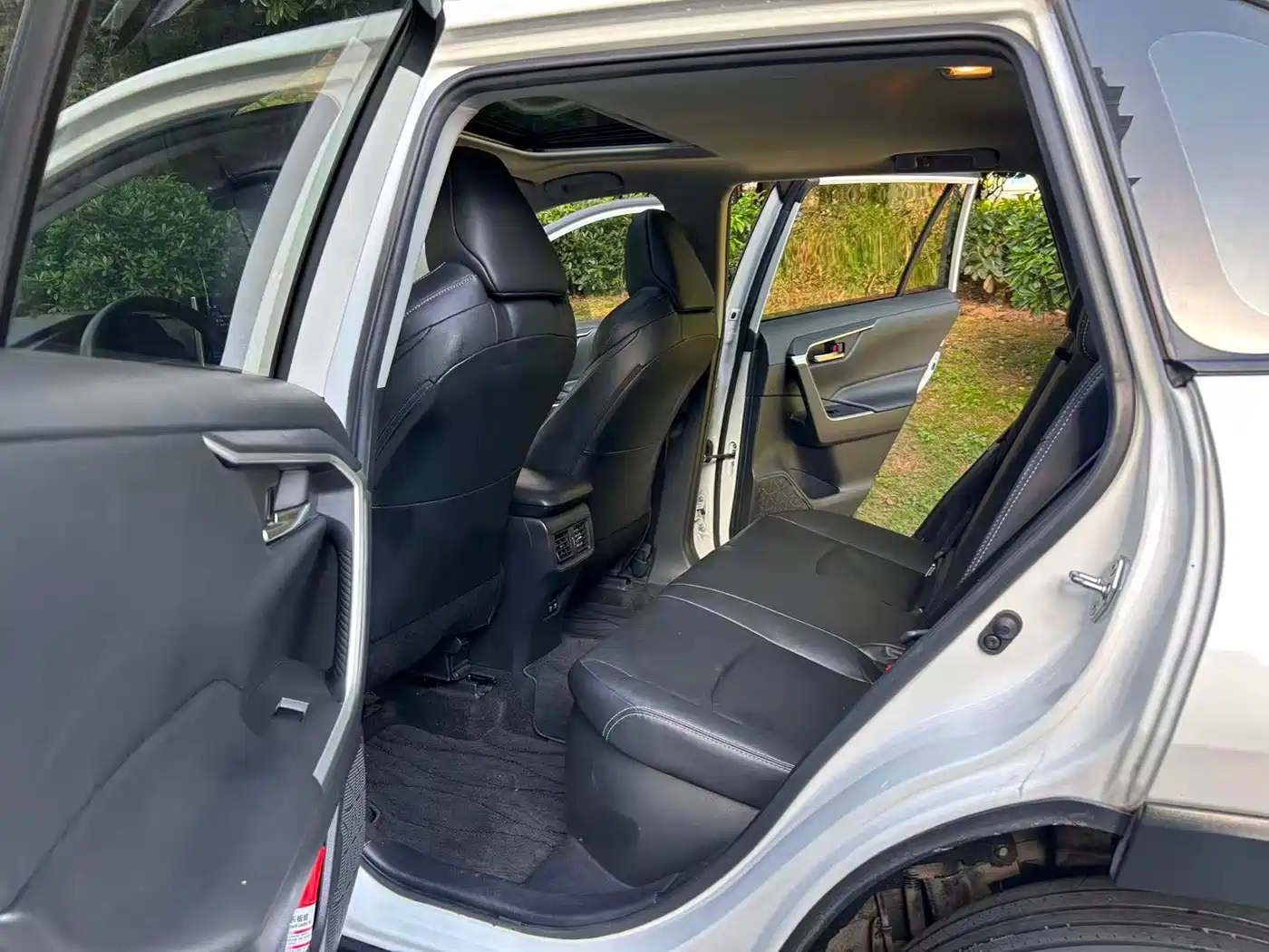 Toyota Wildlander 2020 Hybrid 2.5L E-CVT AWD Luxury Edition фото 7