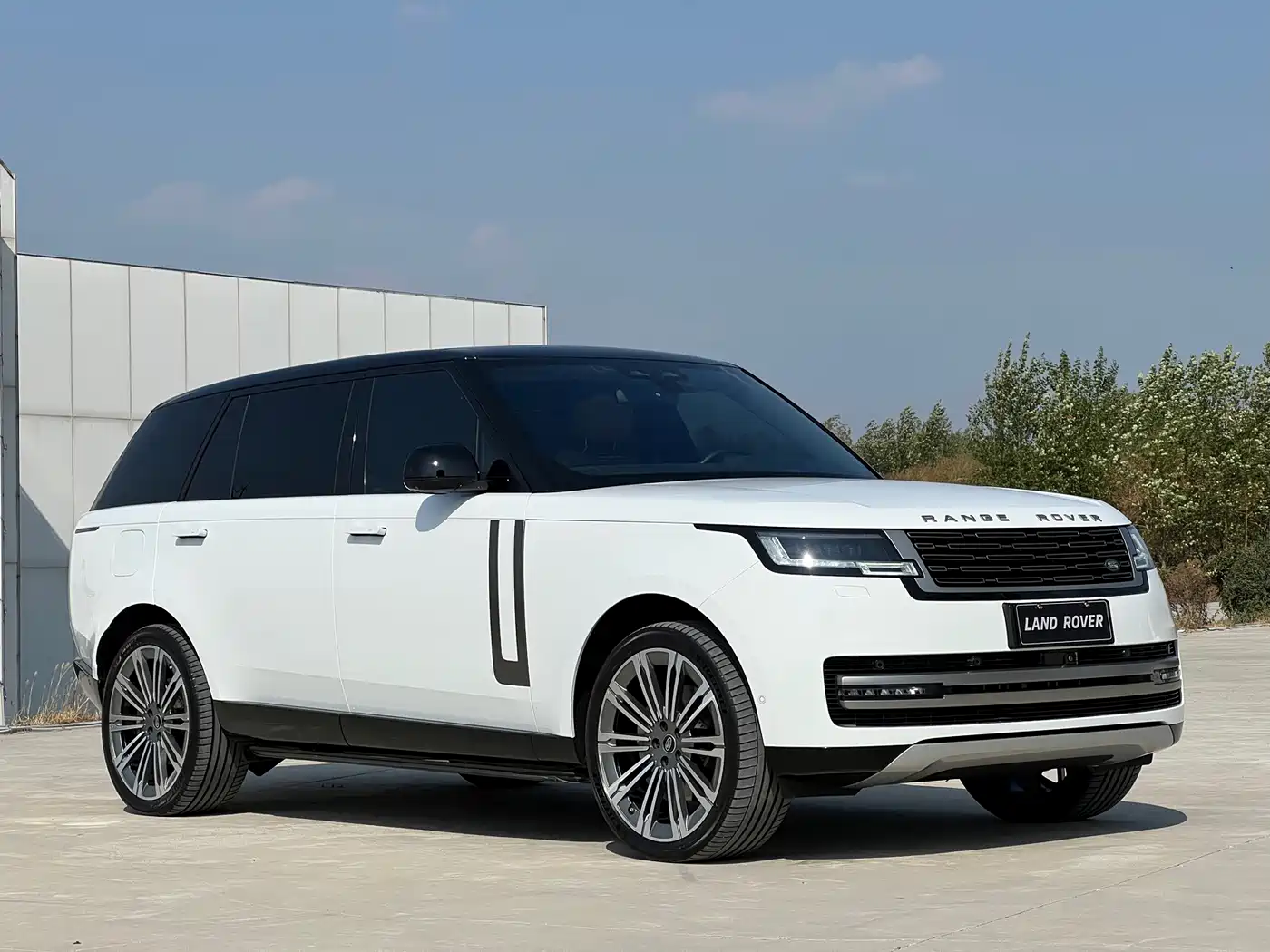 Land Rover Range Rover 2023 3.0 L6 400PS Golden Age Long Wheelbase