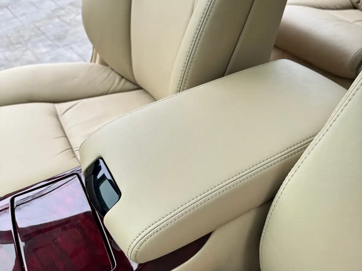 Toyota Reiz 2008 2.5S Special Commemorative Edition фото 21