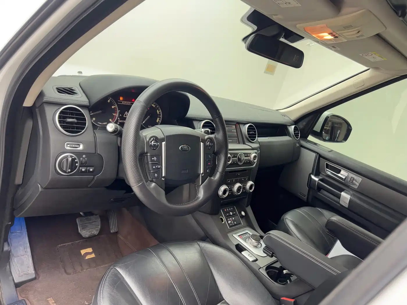 Land Rover Discovery 2014 3.0 SC V6 SE фото 7