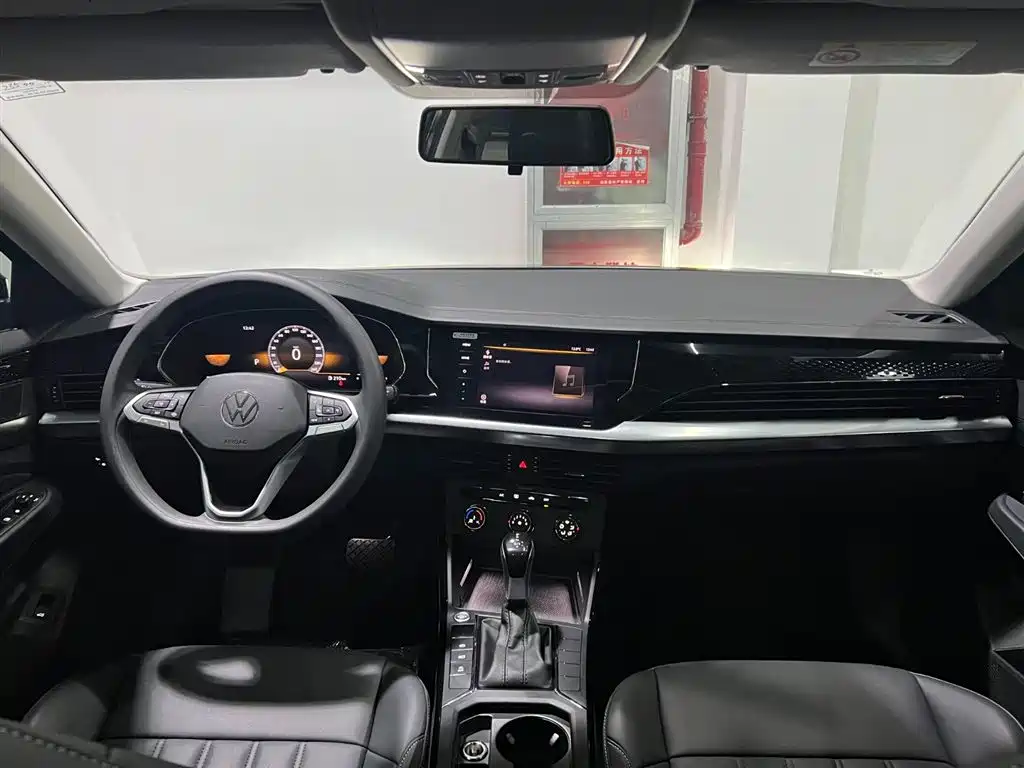 Volkswagen Passat 2024 280TSI Business Edition фото 12