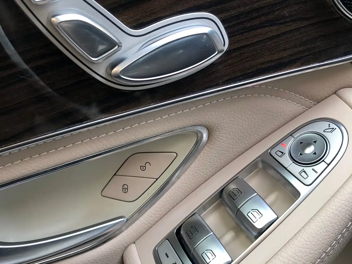 Mercedes-Benz GLC 2016 GLC 260 4MATIC Luxury фото 22