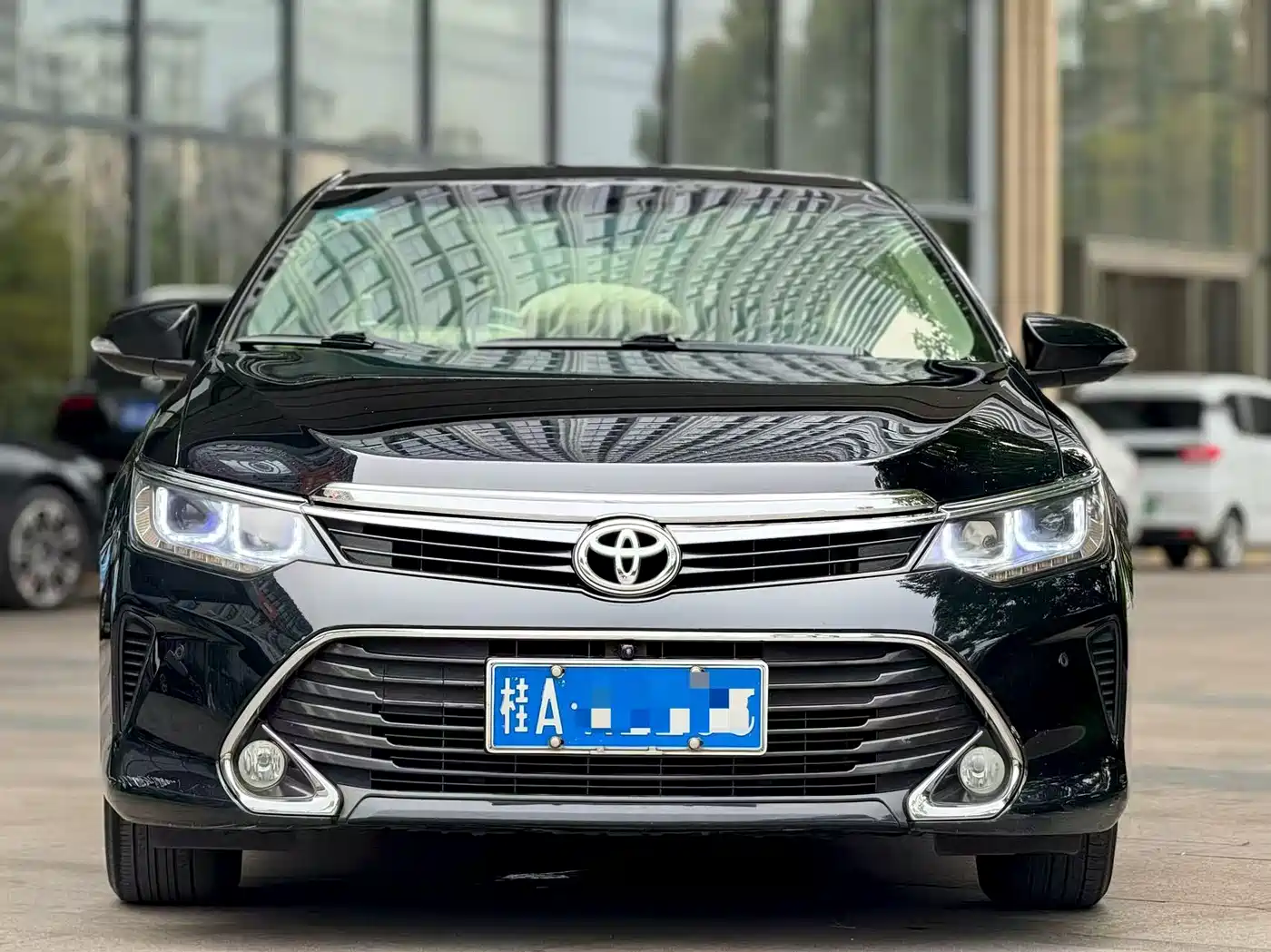 Toyota Camry 2016 2.0G 10th Anniversary Leading Edition фото 2