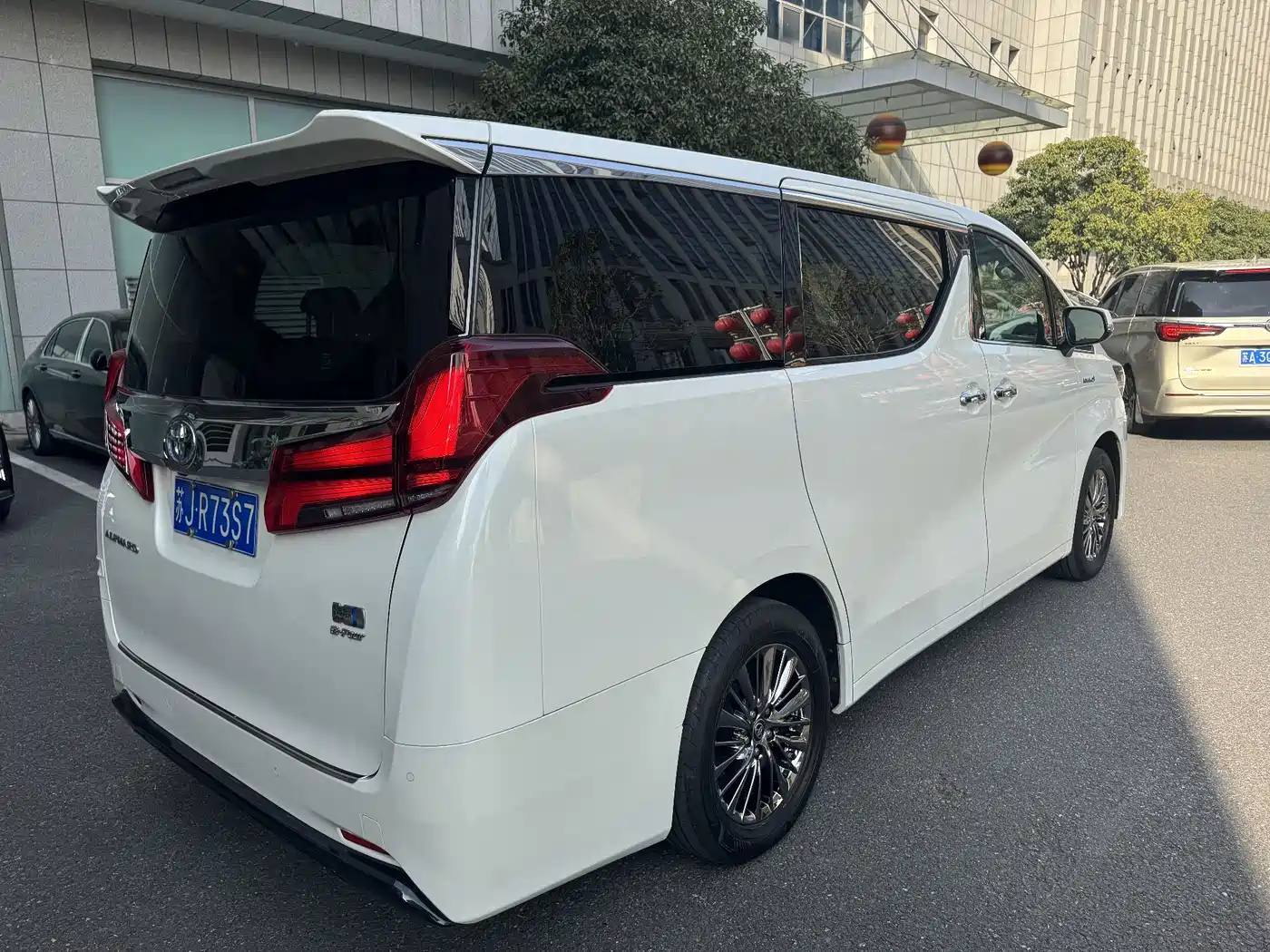 Toyota Alphard 2021 Hybrid 2.5L Luxury фото 7