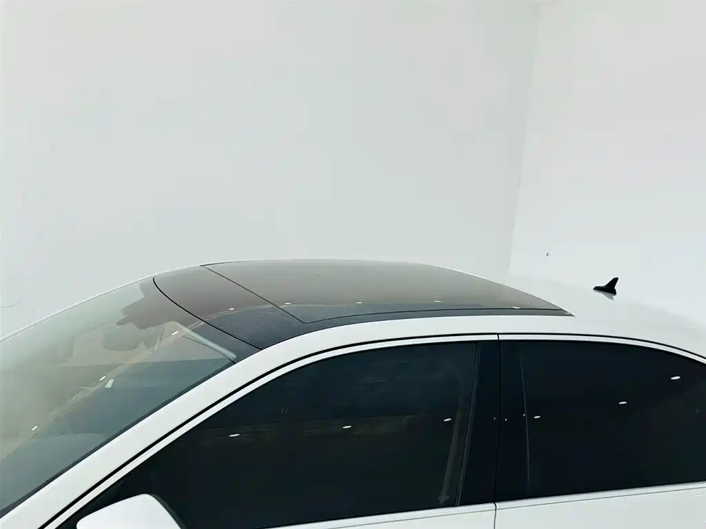 Škoda Superb 2016 TSI330 DSG Pioneer Edition фото 23