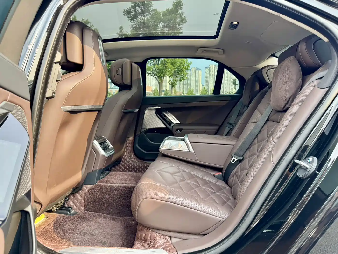 BMW 7 Series 2023 Model 735Li Luxury Package фото 5