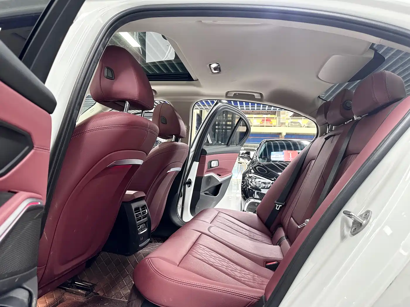 BMW 3 Series 2024 325i M Sport Package фото 12