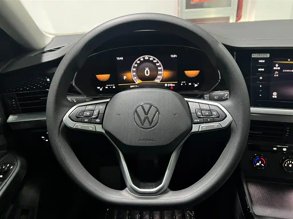 Volkswagen Passat 2024 280TSI Business Edition фото 15