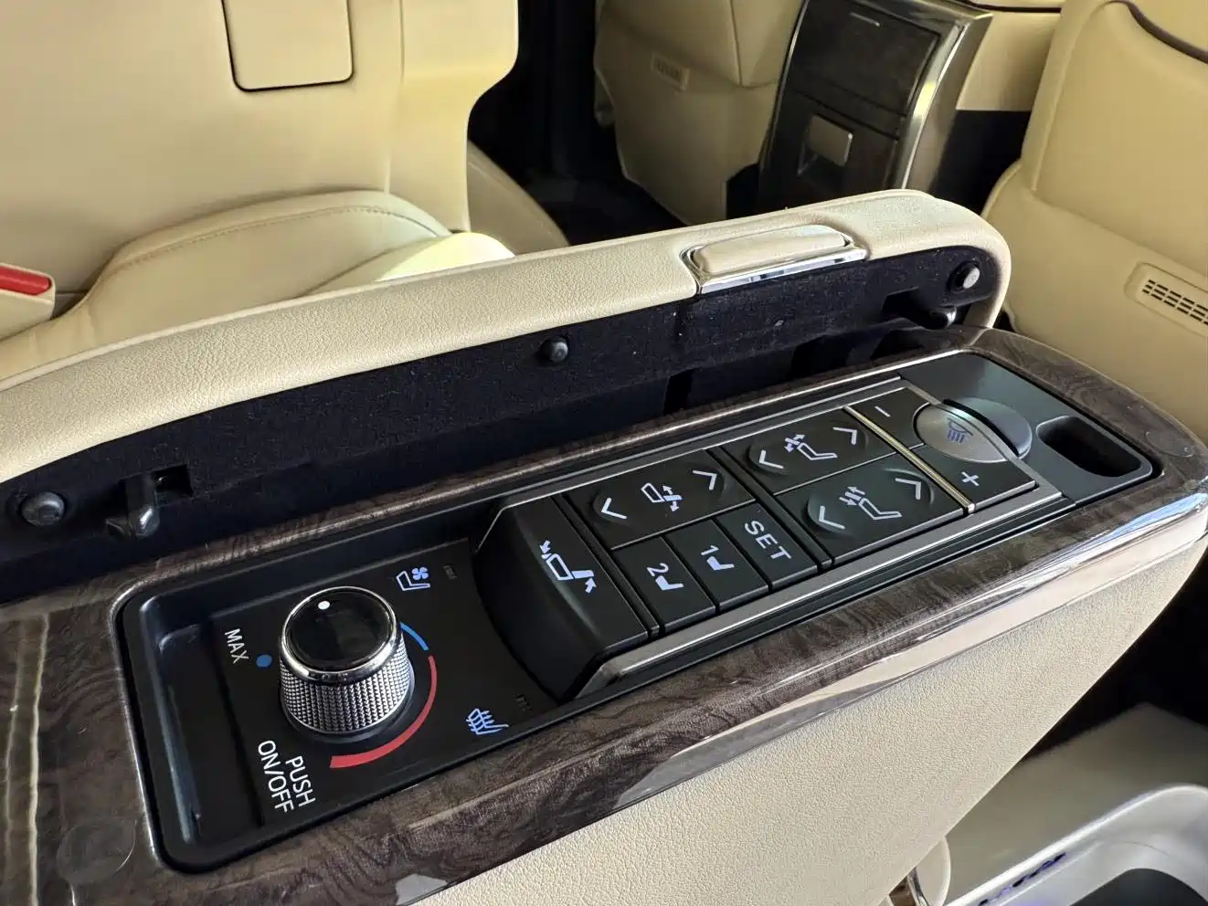 Toyota Alphard 2021 Hybrid 2.5L Premium фото 19