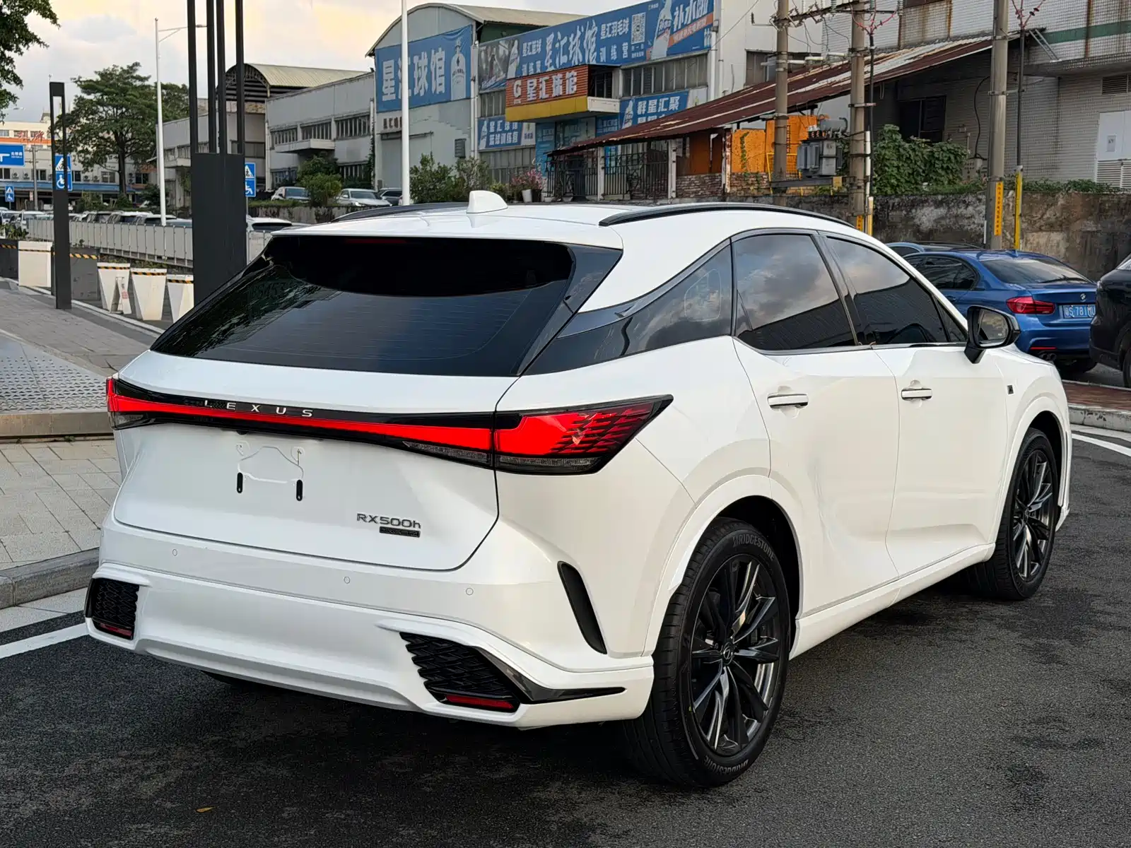 Фото 13 - Lexus RX