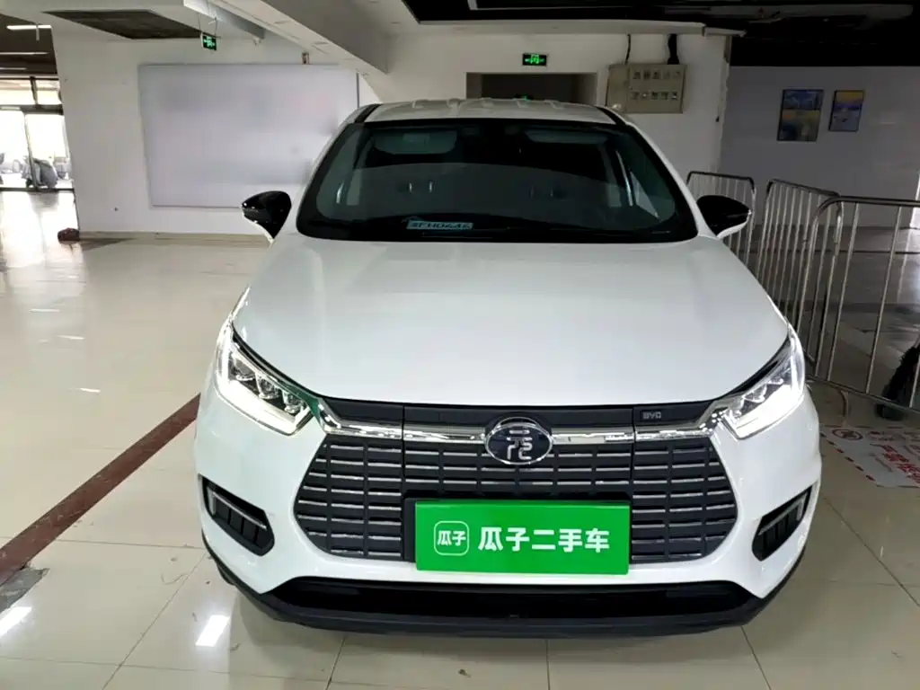 صورة 3 - BYD Yuan New Energy