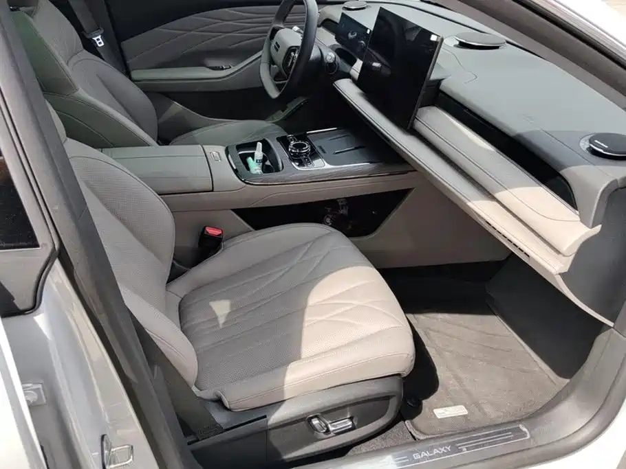 Geely Galaxy Galaxy Xingyao 8 2026 2025 130km EM-i Premium Edition