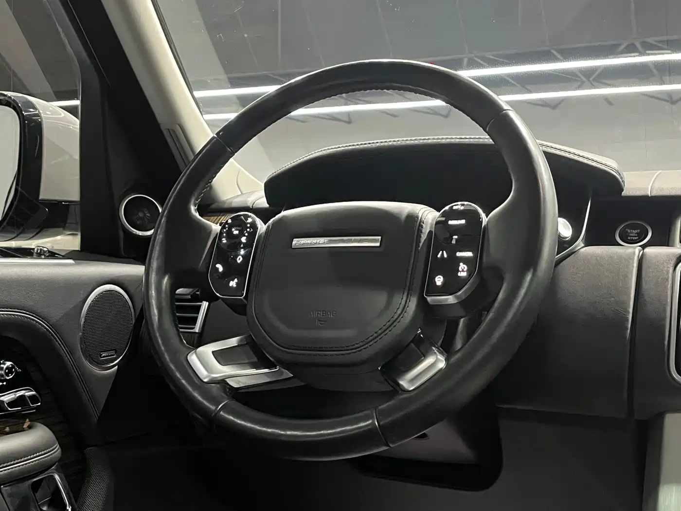 Land Rover Range Rover 2018 3.0 SC V6 Vogue Heritage Edition фото 19