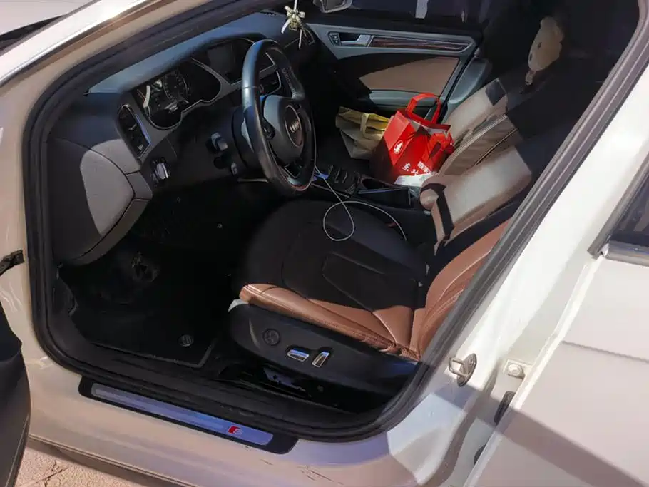 Audi A4L 2016 35 TFSI Collector's Edition S line Comfort фото 9