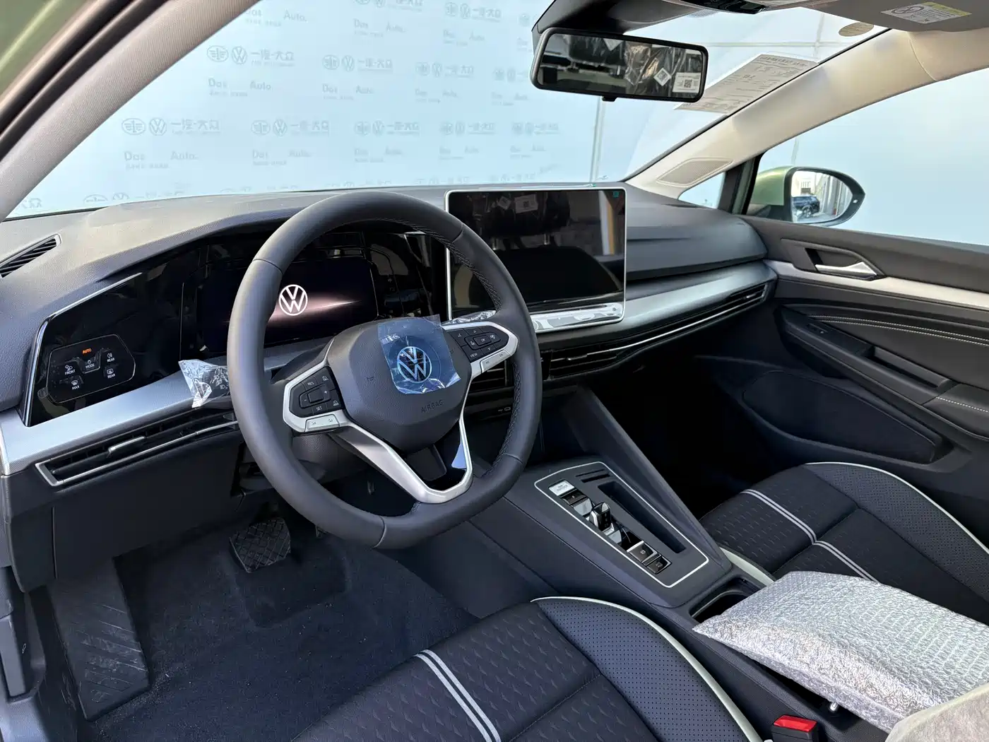 Volkswagen Golf 2025 300TSI Pro фото 10