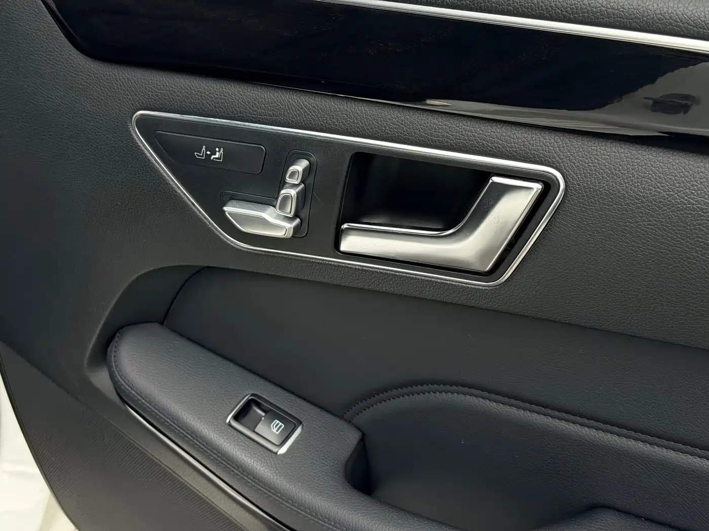 Mercedes-Benz E-Class 2015 E 260 L Sport фото 15