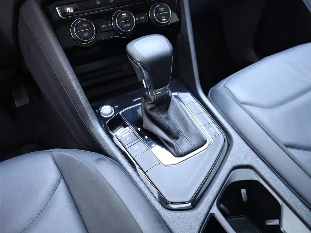 Volkswagen Tiguan L 2020 330TSI Auto 2WD Panorama Comfort China VI фото 12