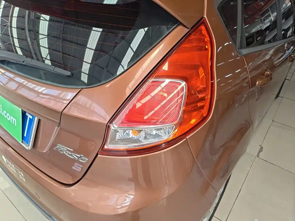 Photo 8 - Ford Fiesta