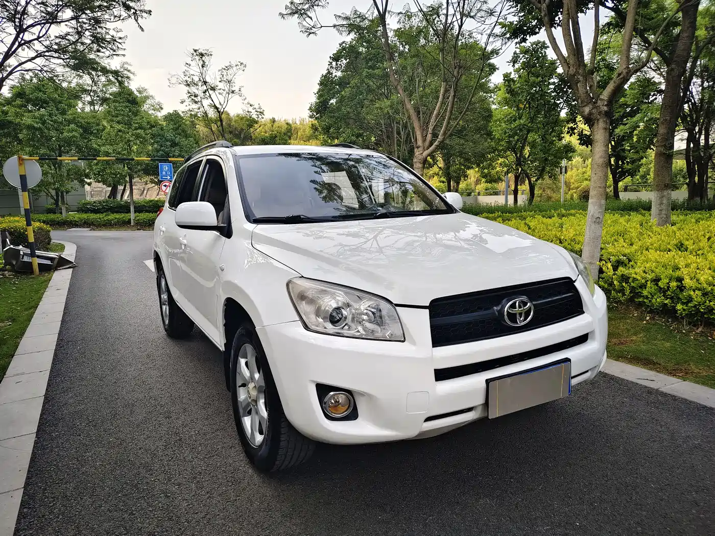 Toyota RAV4 Rongfang 2013 Special Edition 2.0L Auto Classic фото 3
