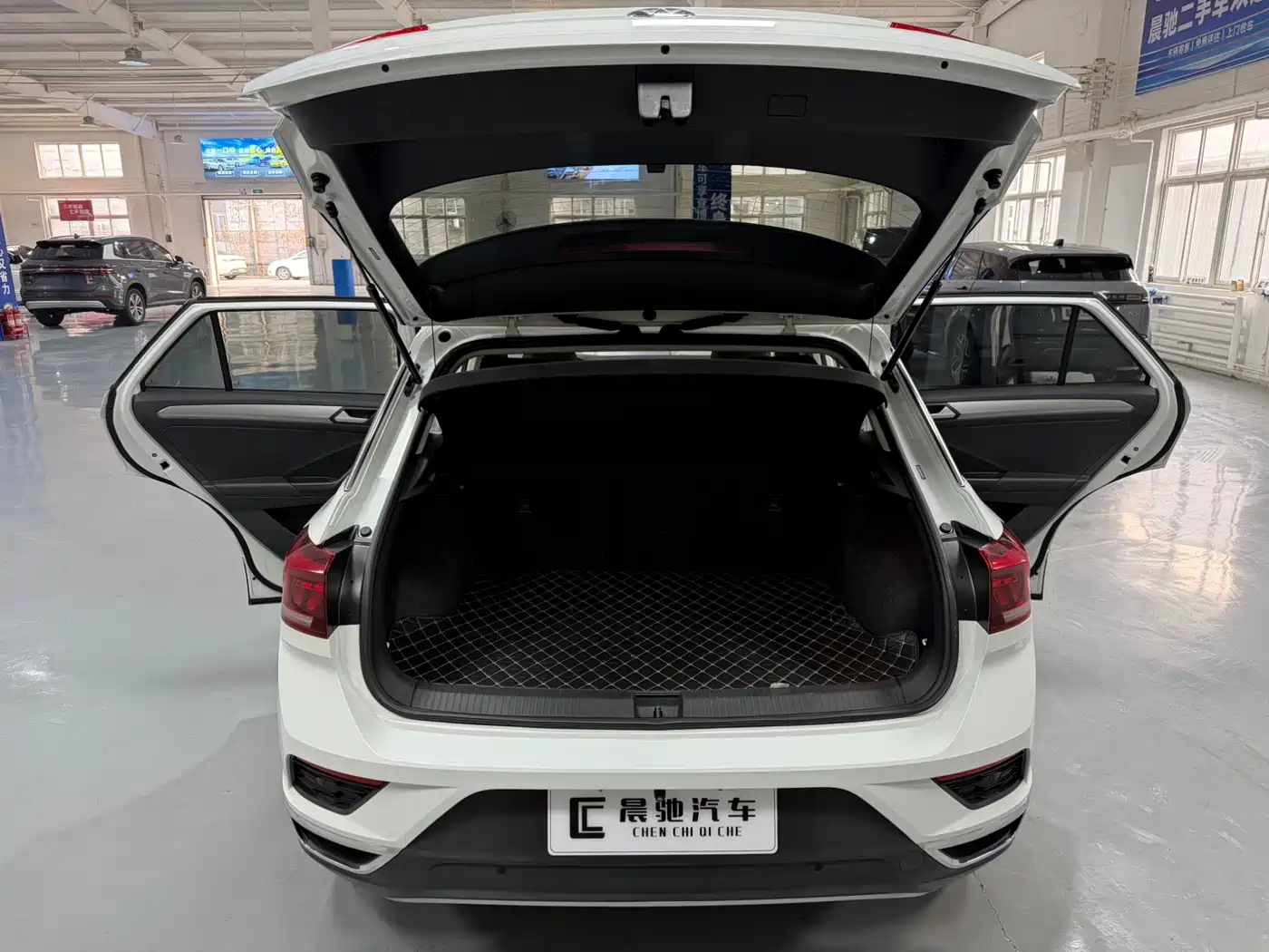 VOLKSWAGEN T ROC EXPLORING SONGS