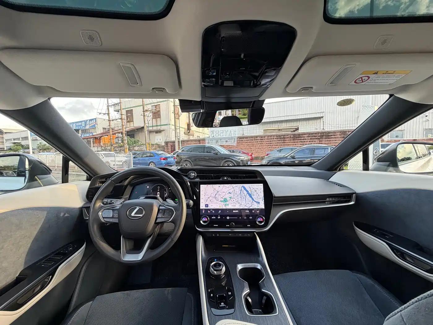 Lexus RZ 2023 450e 4WD Premium фото 6