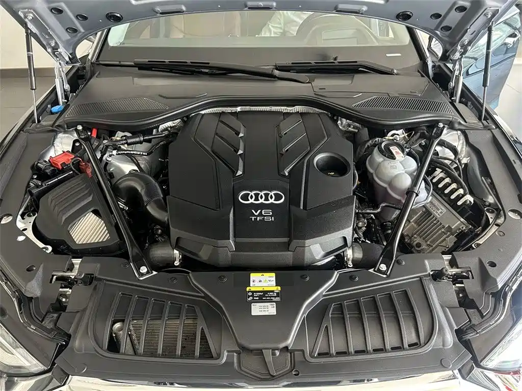 Фото 8 - Audi A8