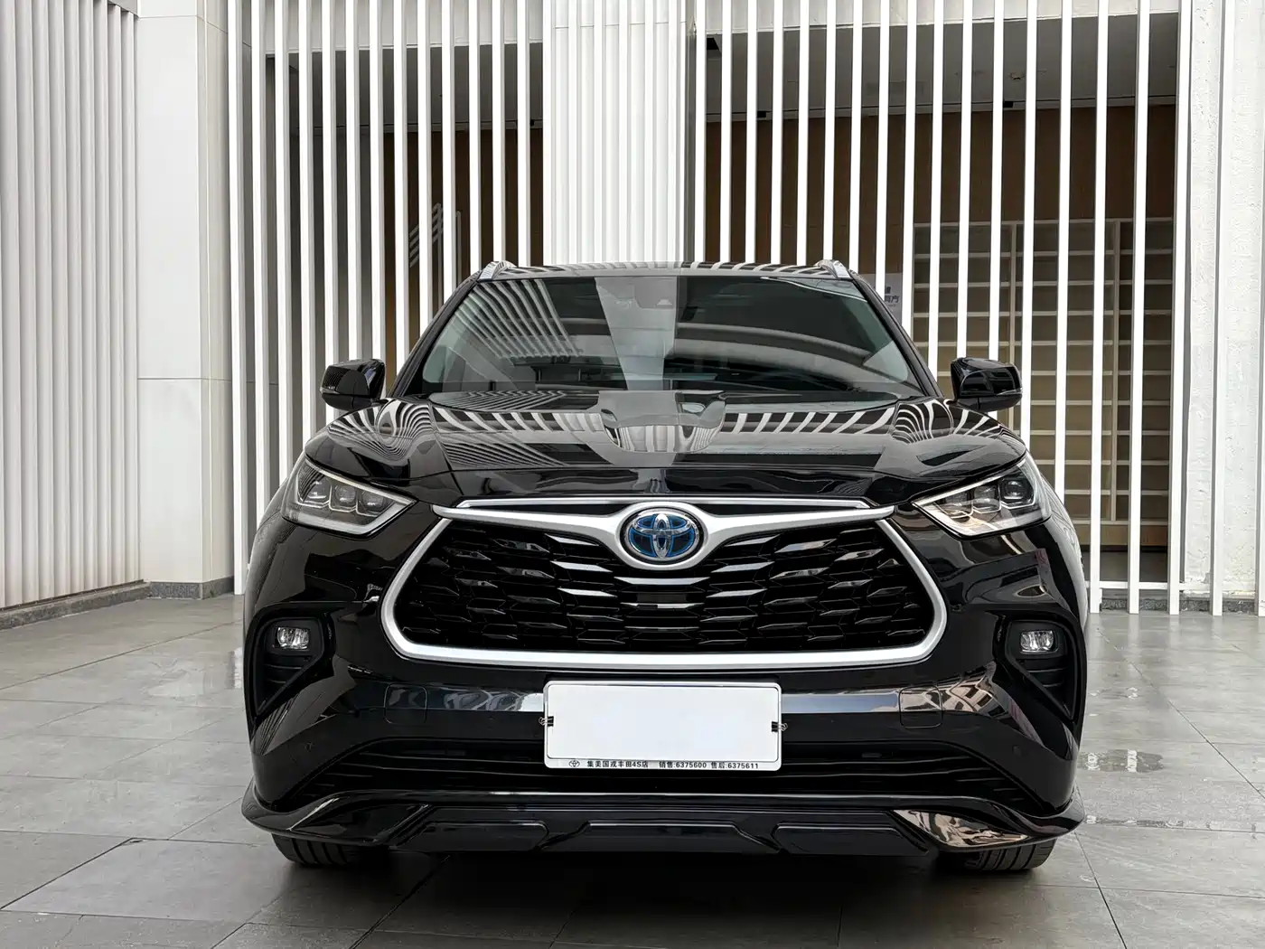 Toyota Highlander 2023 2.5L Smart Hybrid Dual Engine AWD Premium 7-Seater фото 2