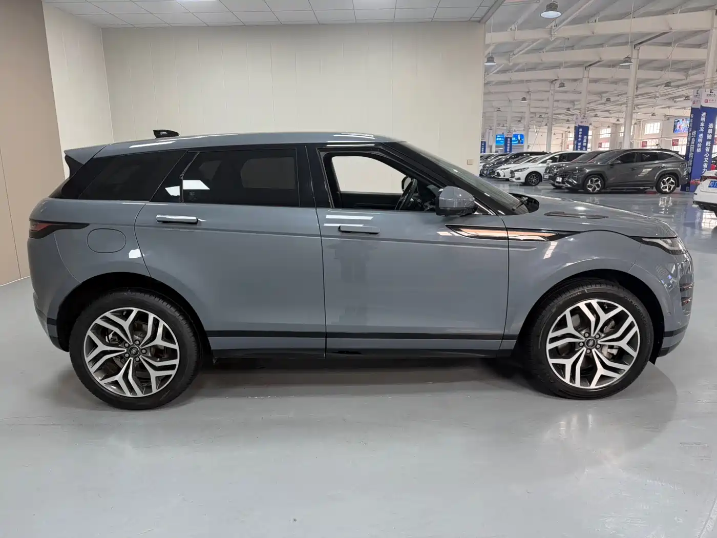 Land Rover Range Rover Evoque 2020 249PS R-DYNAMIC SE Sport Tech Edition фото 8