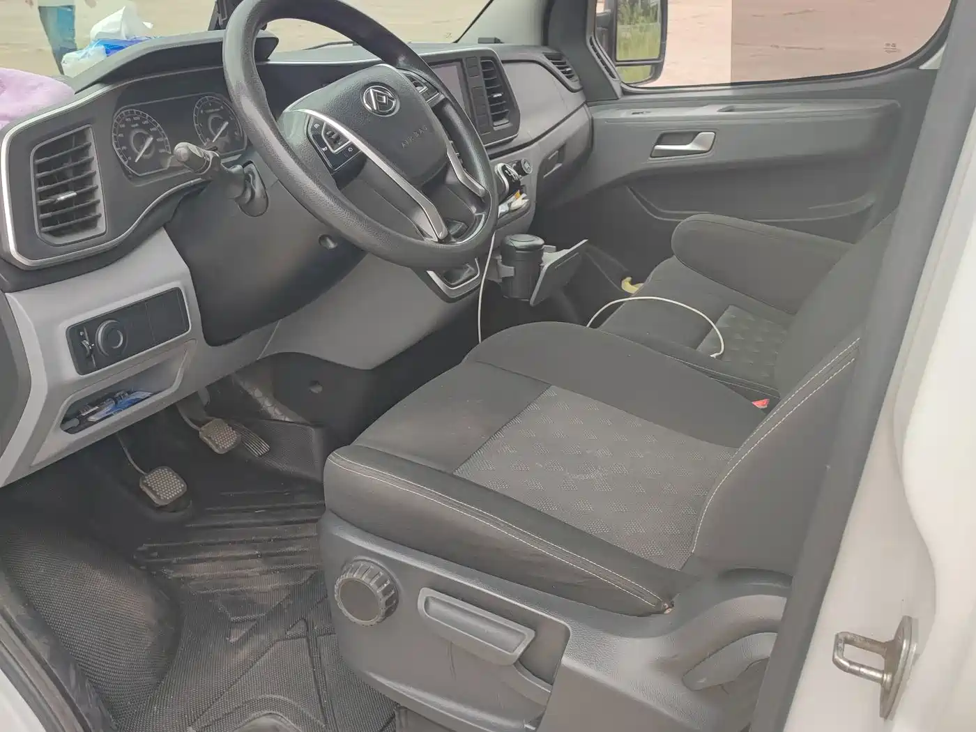 SAIC Maxus Xintu V80 2024 2023 2.0T Manual Classic Aoyun Short Wheelbase Ultra-Low Roof 5/6-Seater