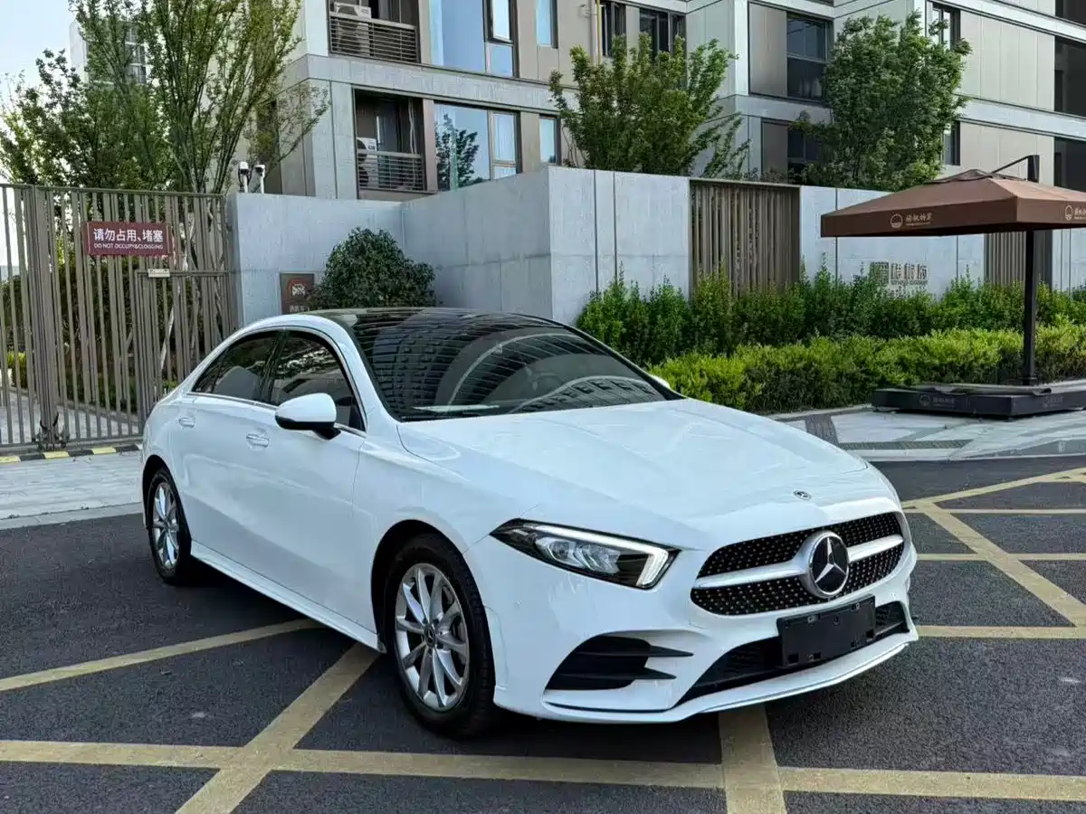 Mercedes-Benz A-Class 2021 A 200 L Sport Sedan Fashion Edition фото 3