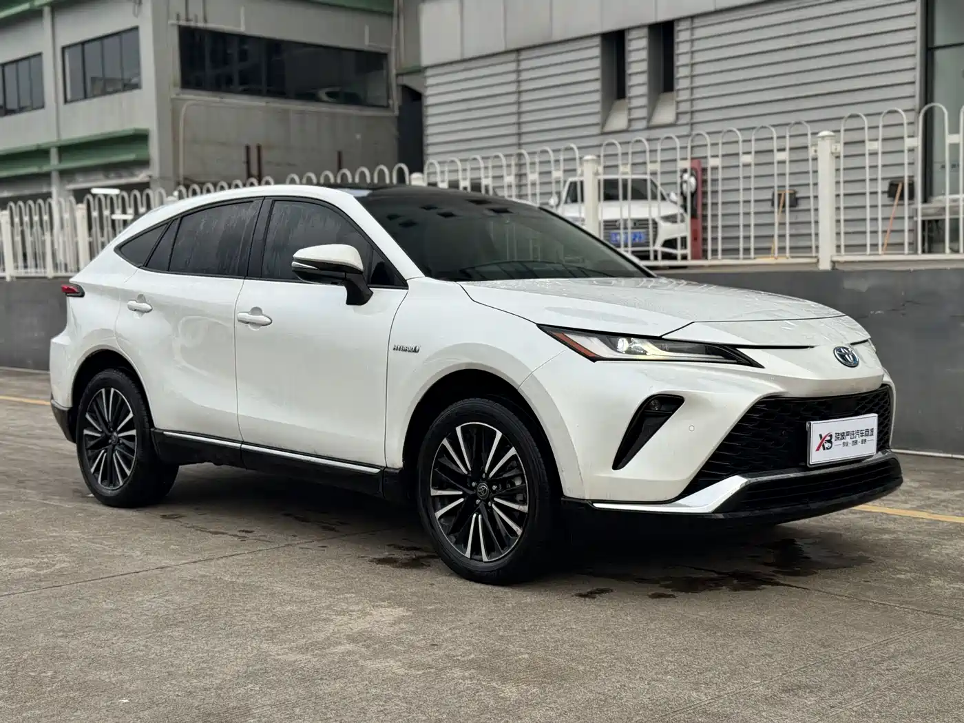 Toyota Venza 2023 2.5L Smart Hybrid FWD Premium фото 2