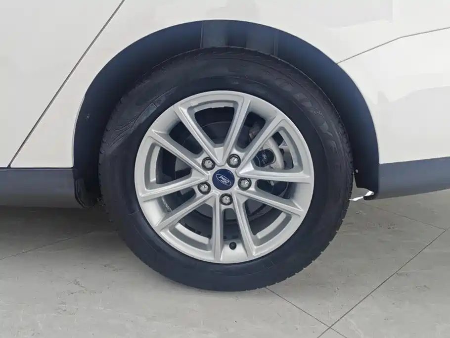 Фото 6 - Ford Focus