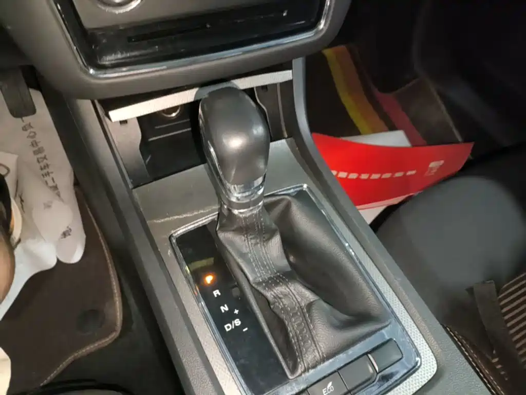 Roewe i6 2021 2020 PLUS 1.6L CVT 4G Connected Glory Luxury Edition