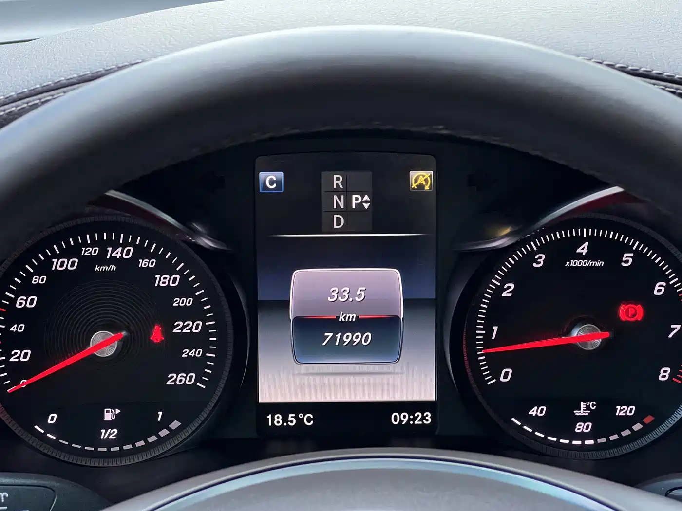 Mercedes-Benz GLC 2018 GLC 300 4MATIC Dynamic фото 13